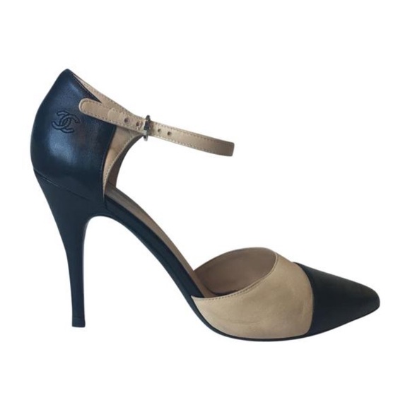 Chanel Black/Cream Two-Tone Classic CC Pumps - Picture 1 of 8